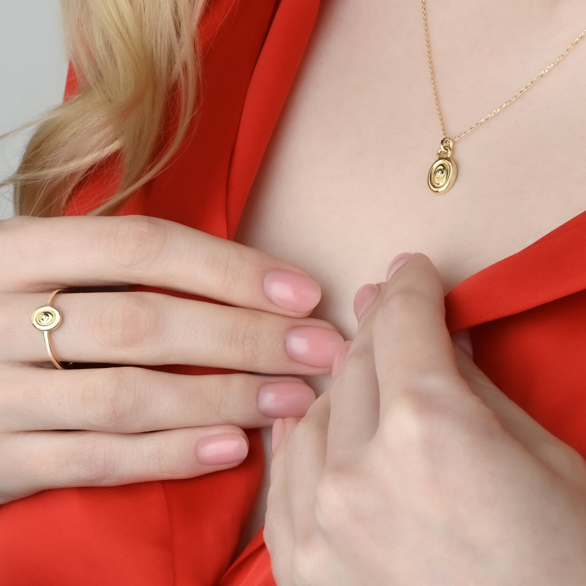 Elité Capsule Nude Madalyon Kolye