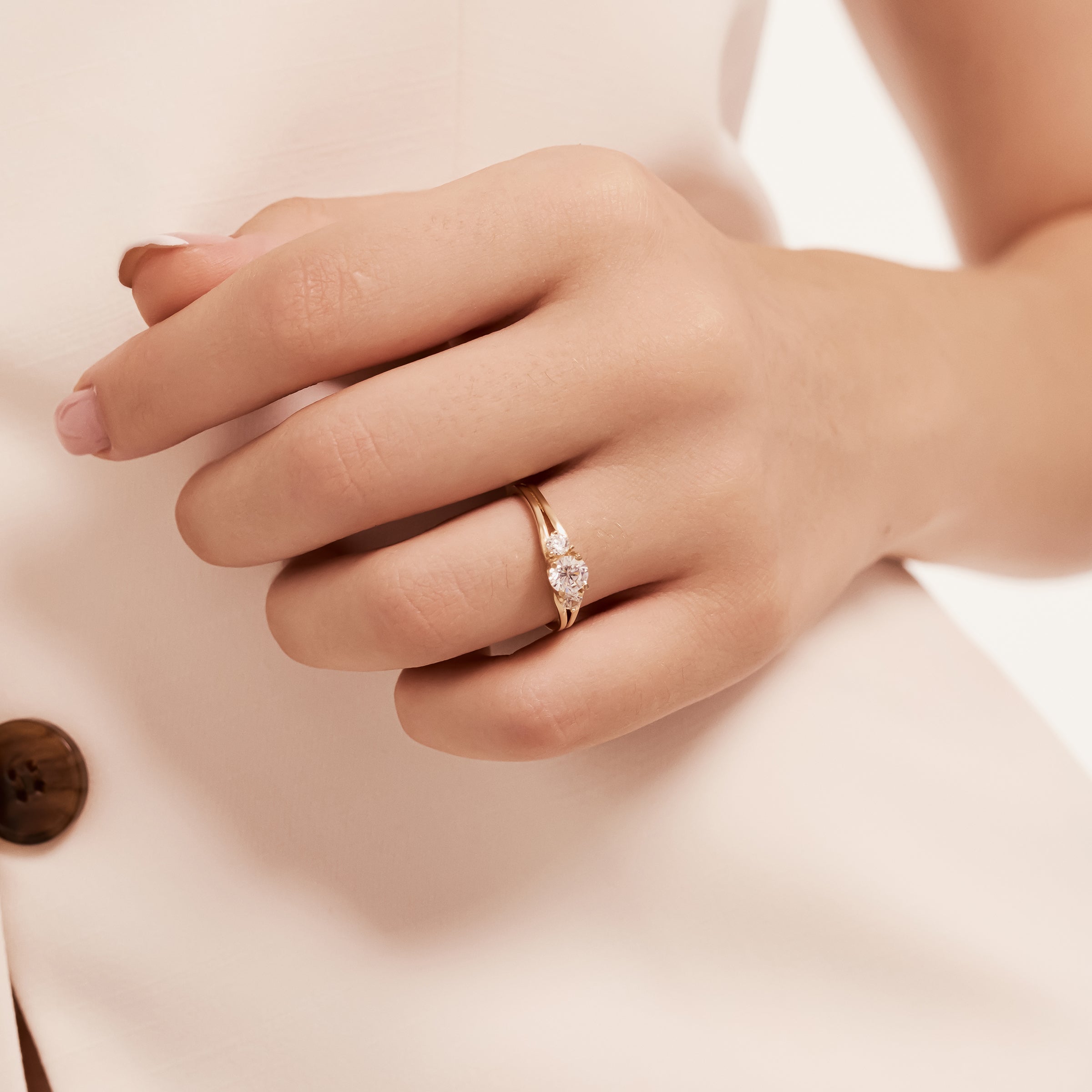 Klasik Üç Taş Altın Yüzük