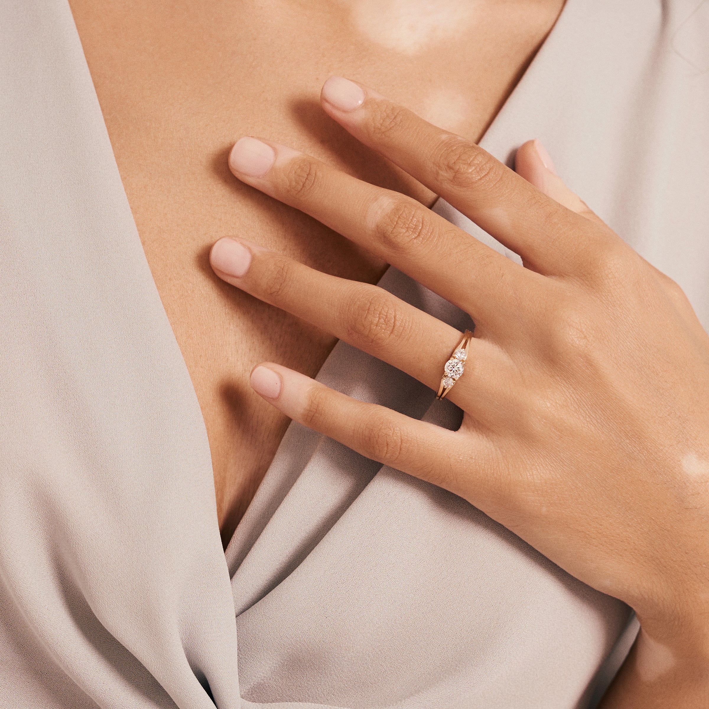 Klasik Üç Taş Altın Yüzük