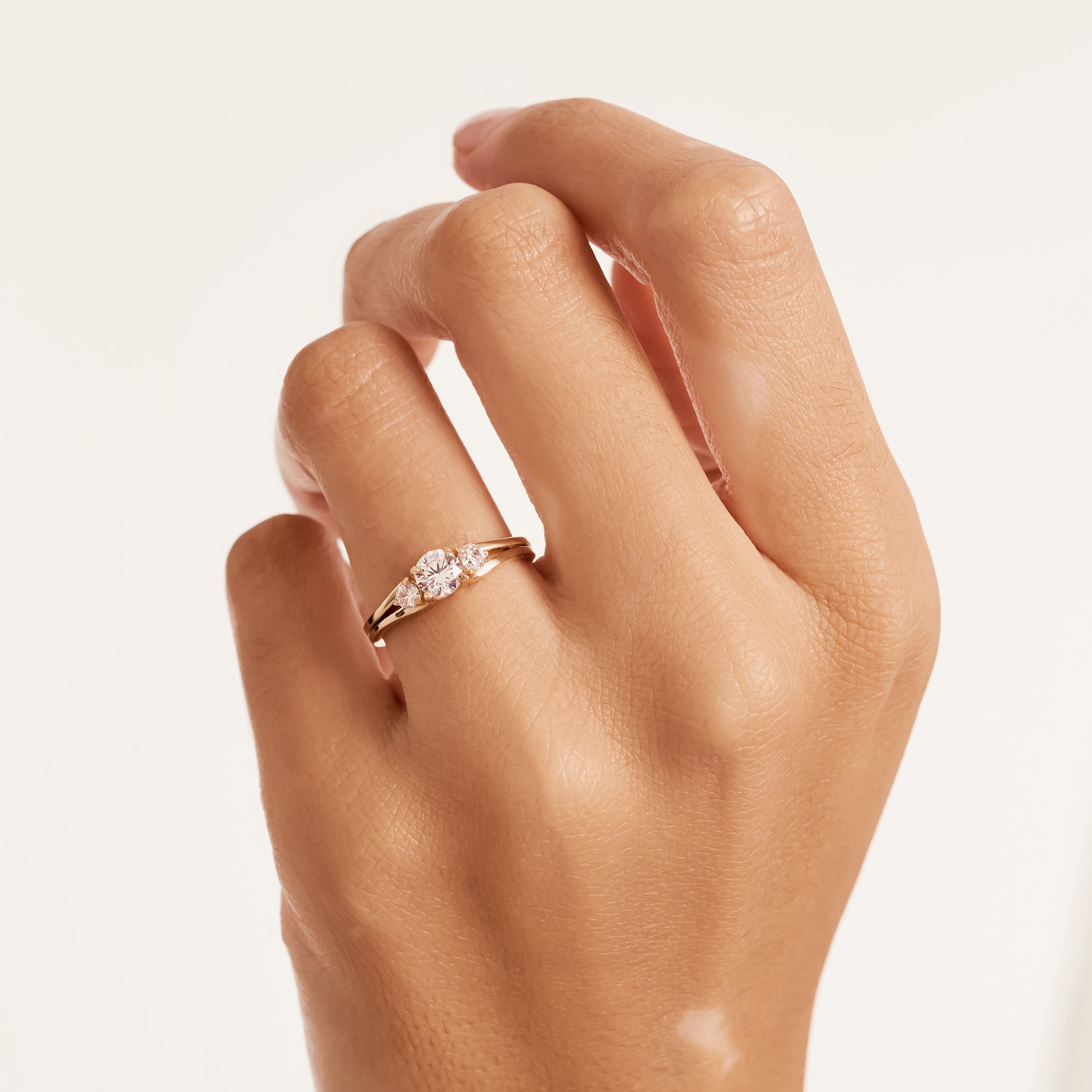 Klasik Üç Taş Altın Yüzük