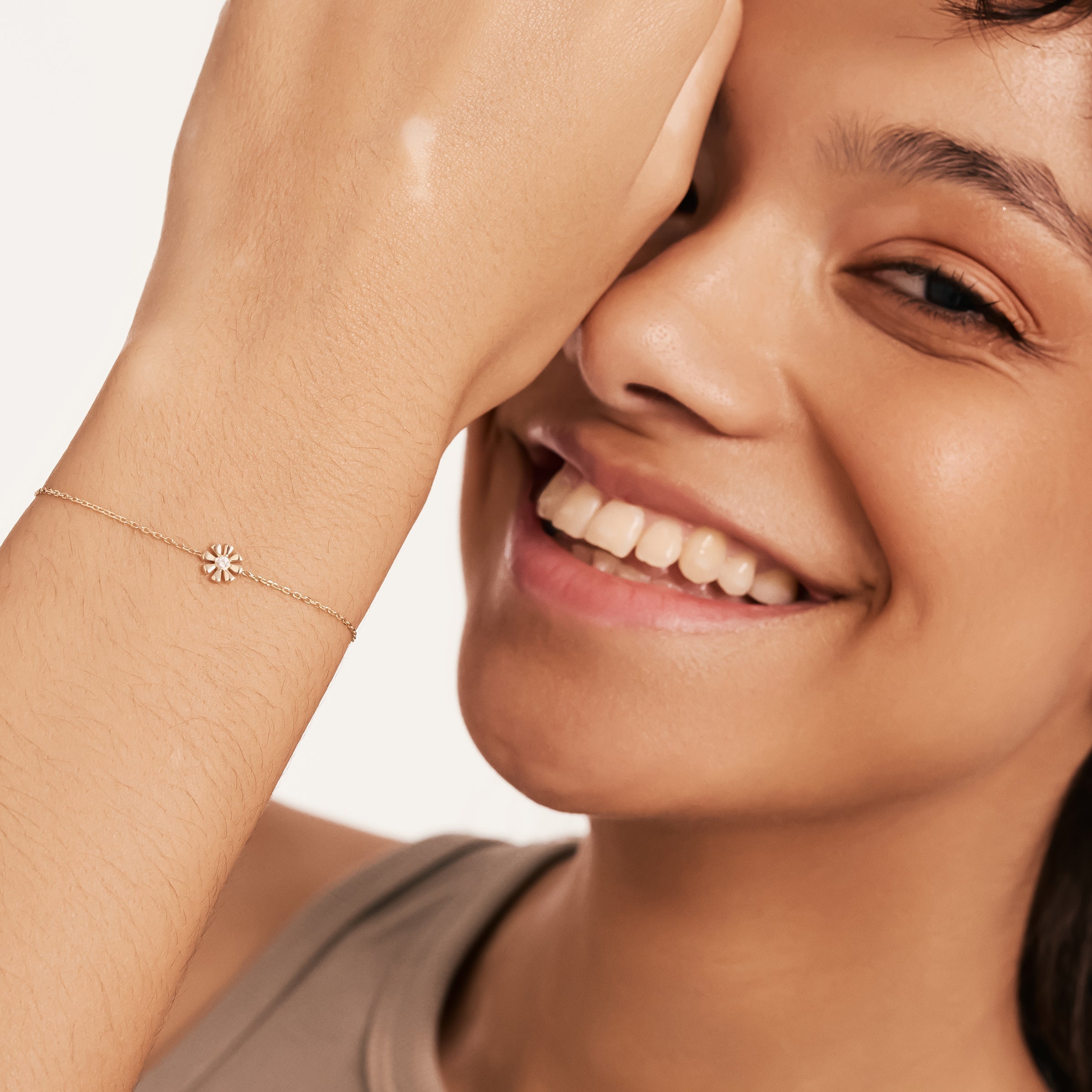 Papatya Minimalist Altın Bileklik