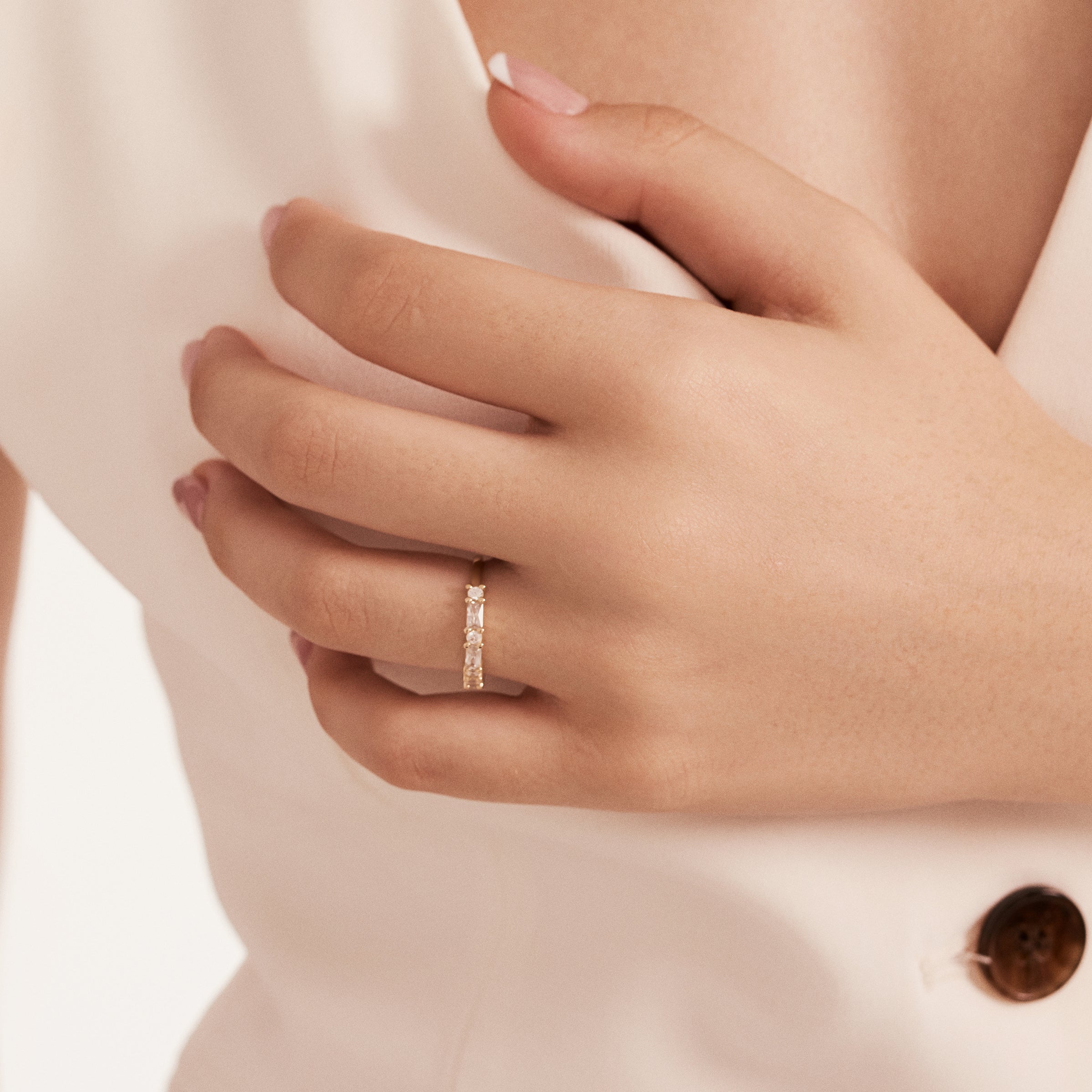 Taşlı Baget Altın Yüzük