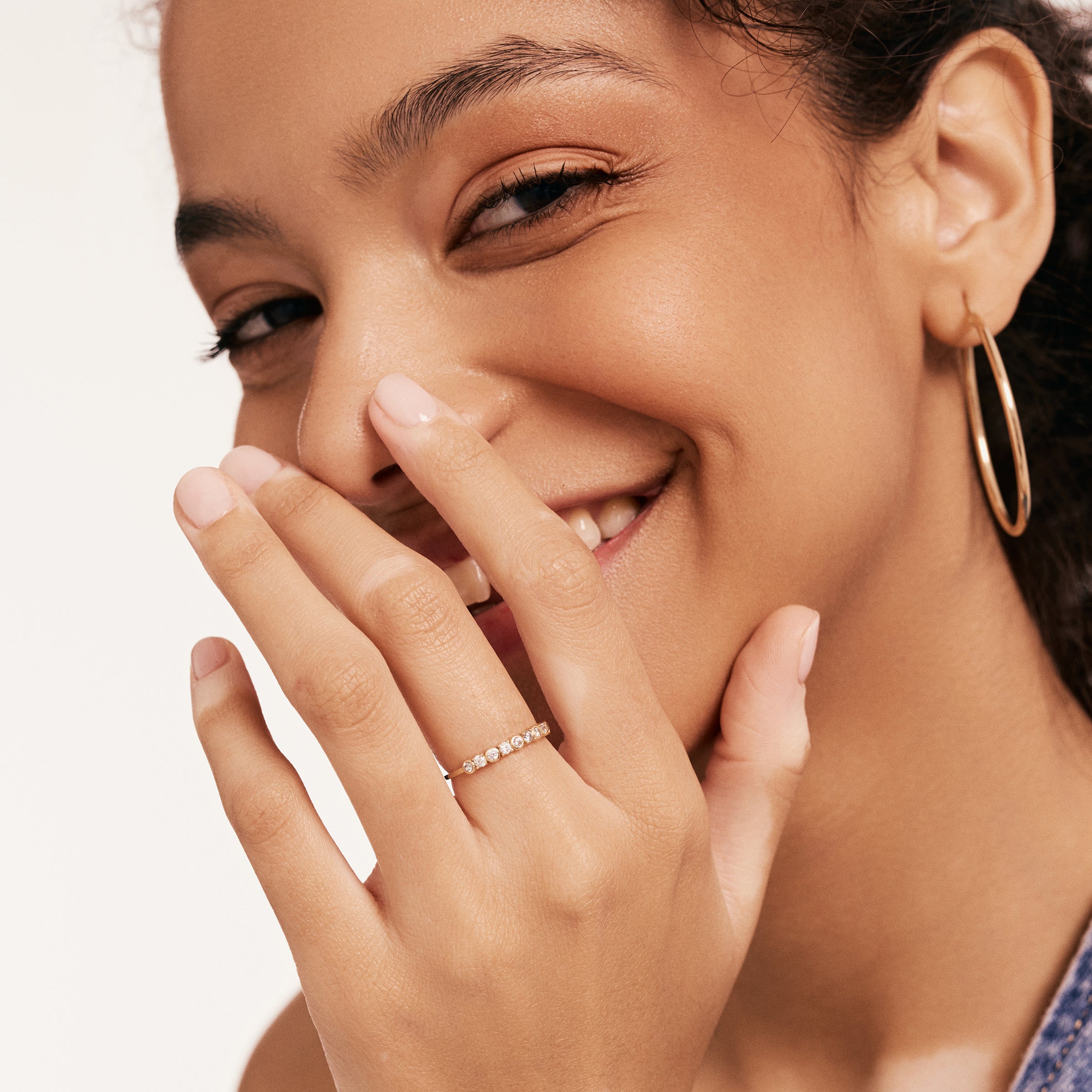 Sıra Taşlı Altın Yüzük