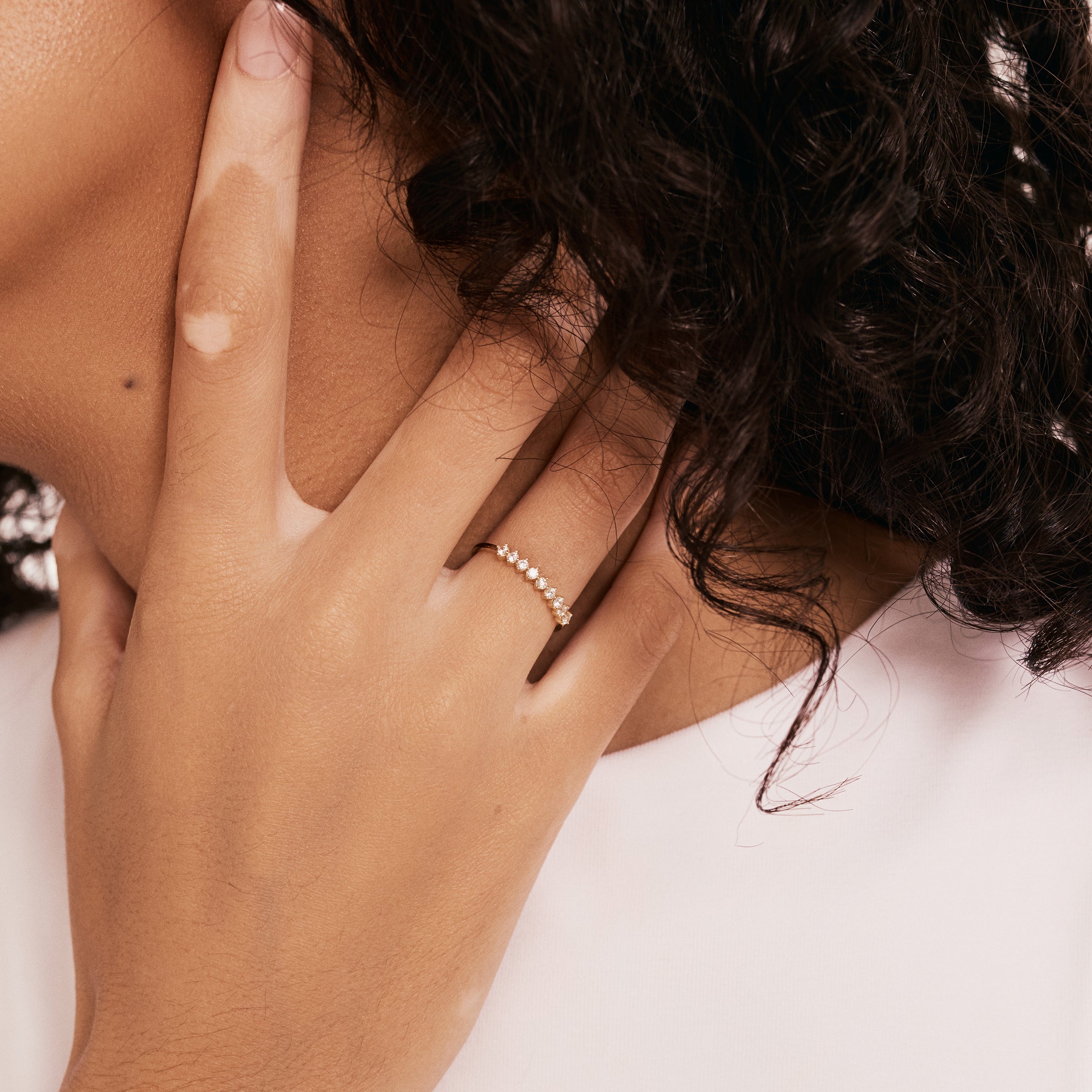 Dokuz Sıra Taşlı Altın Yüzük