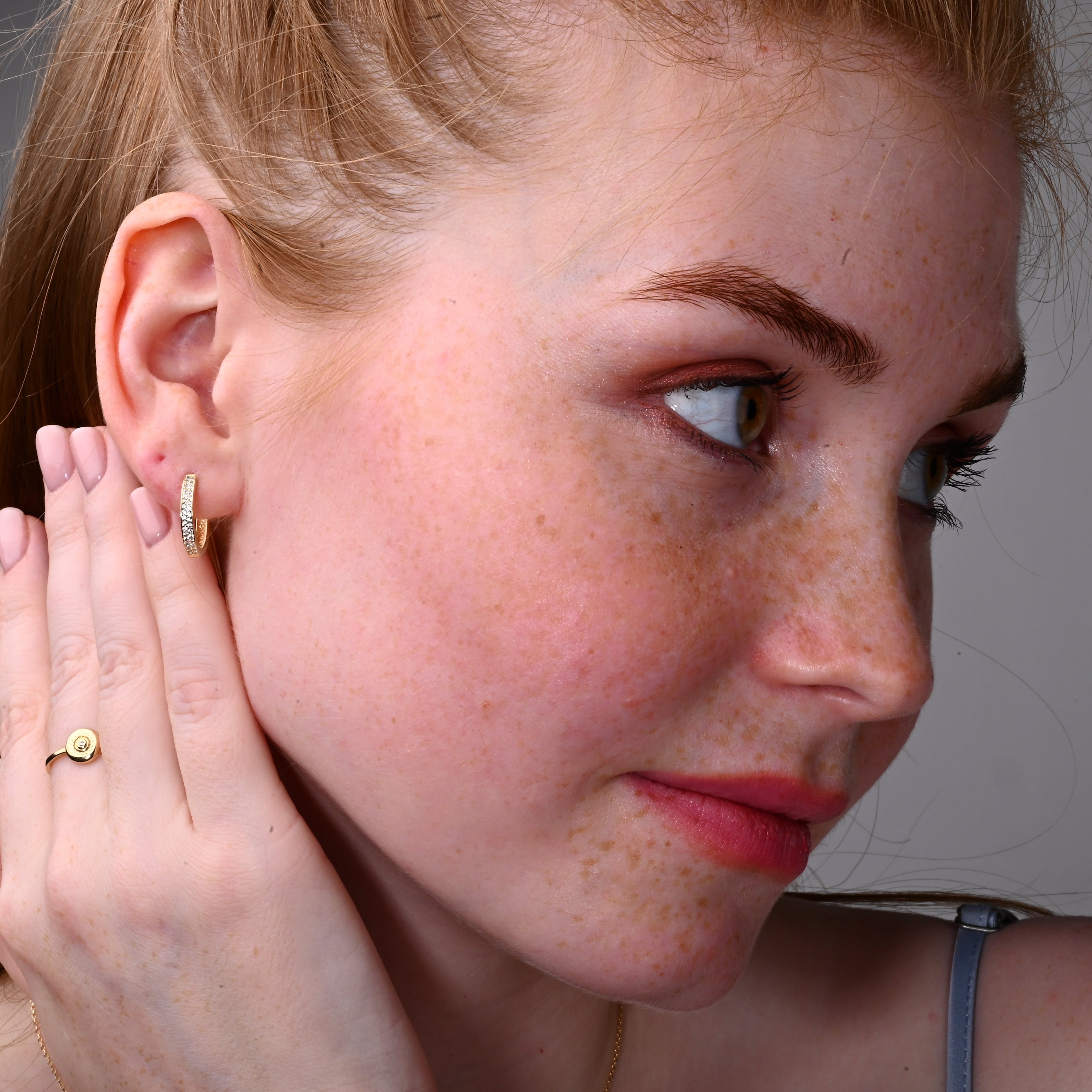 Çift Sıra Taşlı Halka Küpe