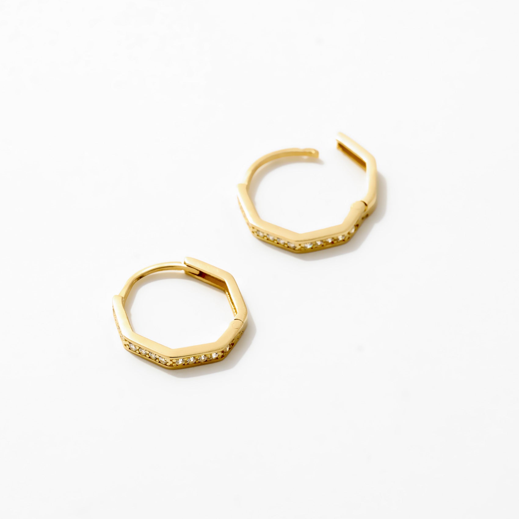 Taşlı Altıgen Küpe