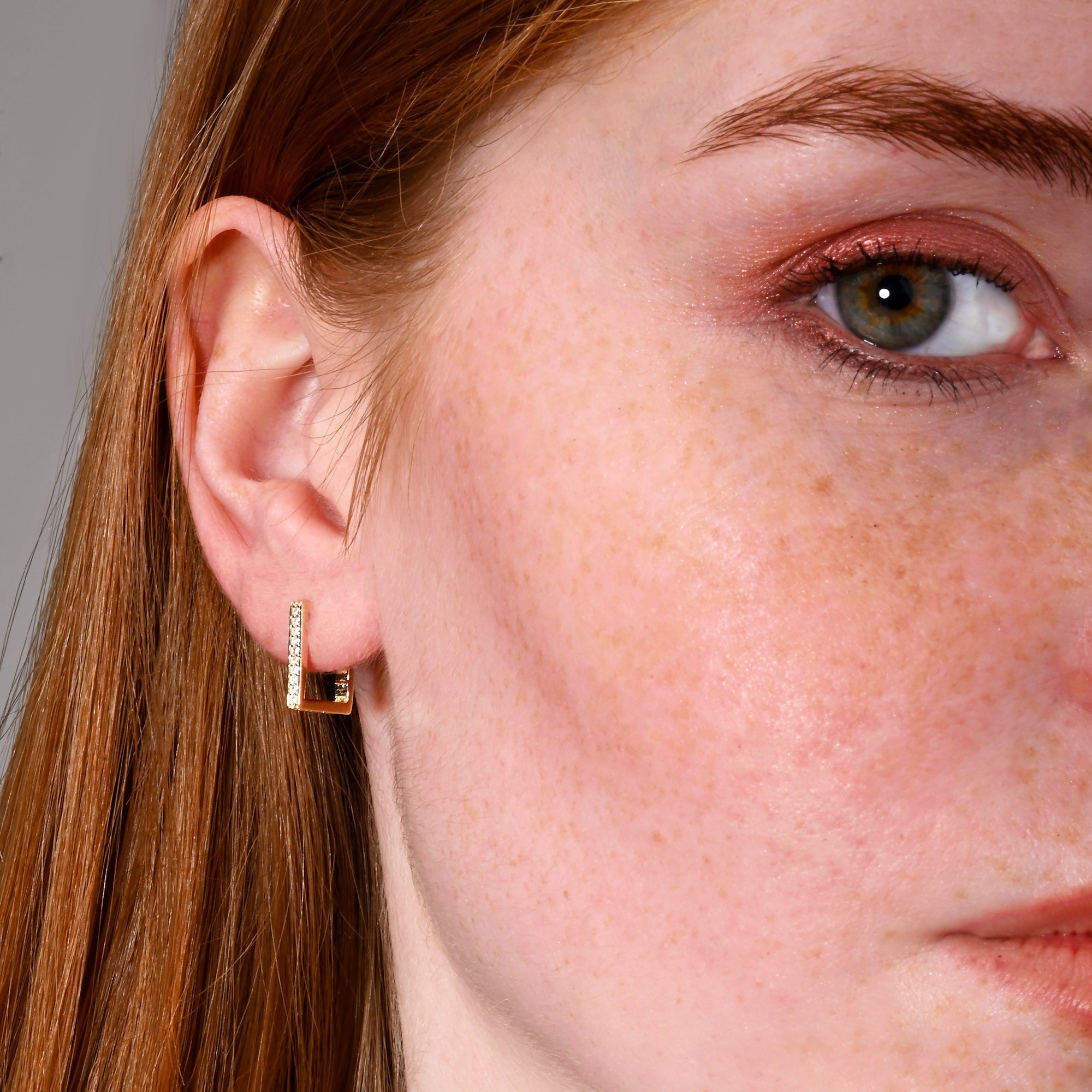 Taşlı Kare Blok Küpe