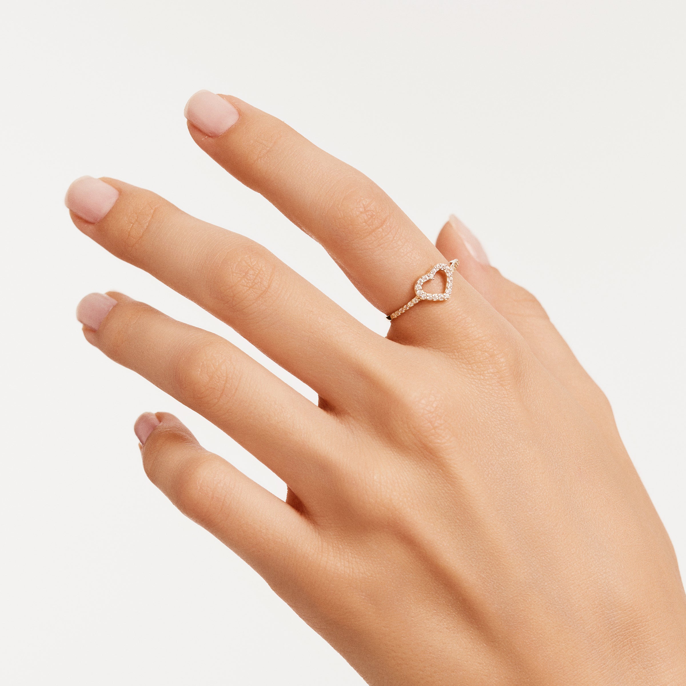 Minimal Taşlı Kalp Altın Yüzük