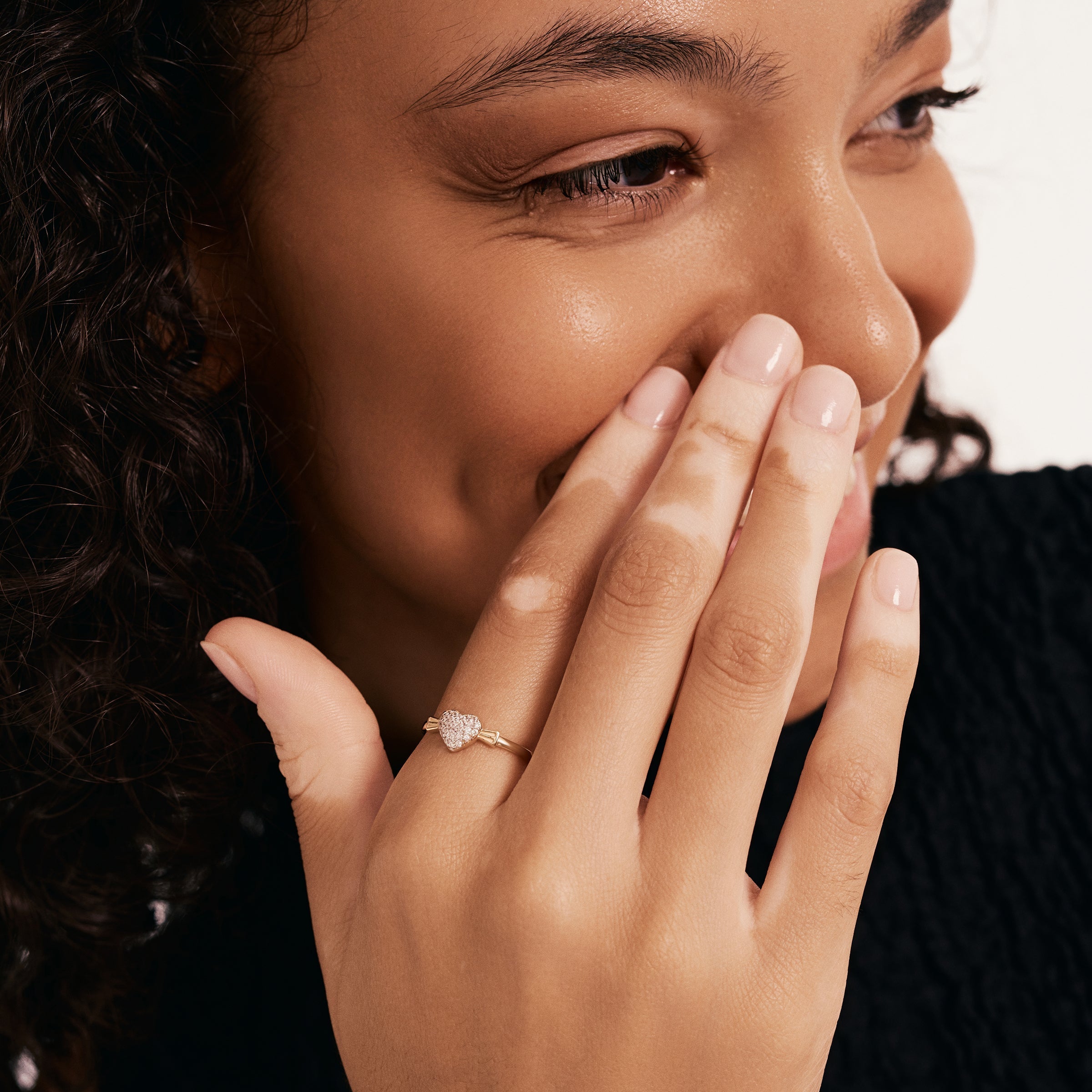 Taşlı Kalp Altın Yüzük