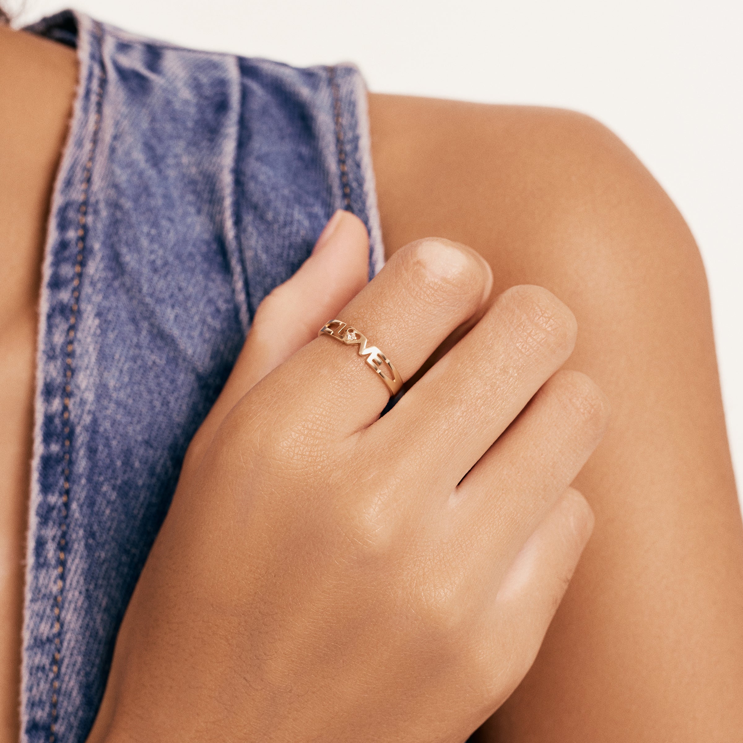 Altın Taşlı Love Yüzük