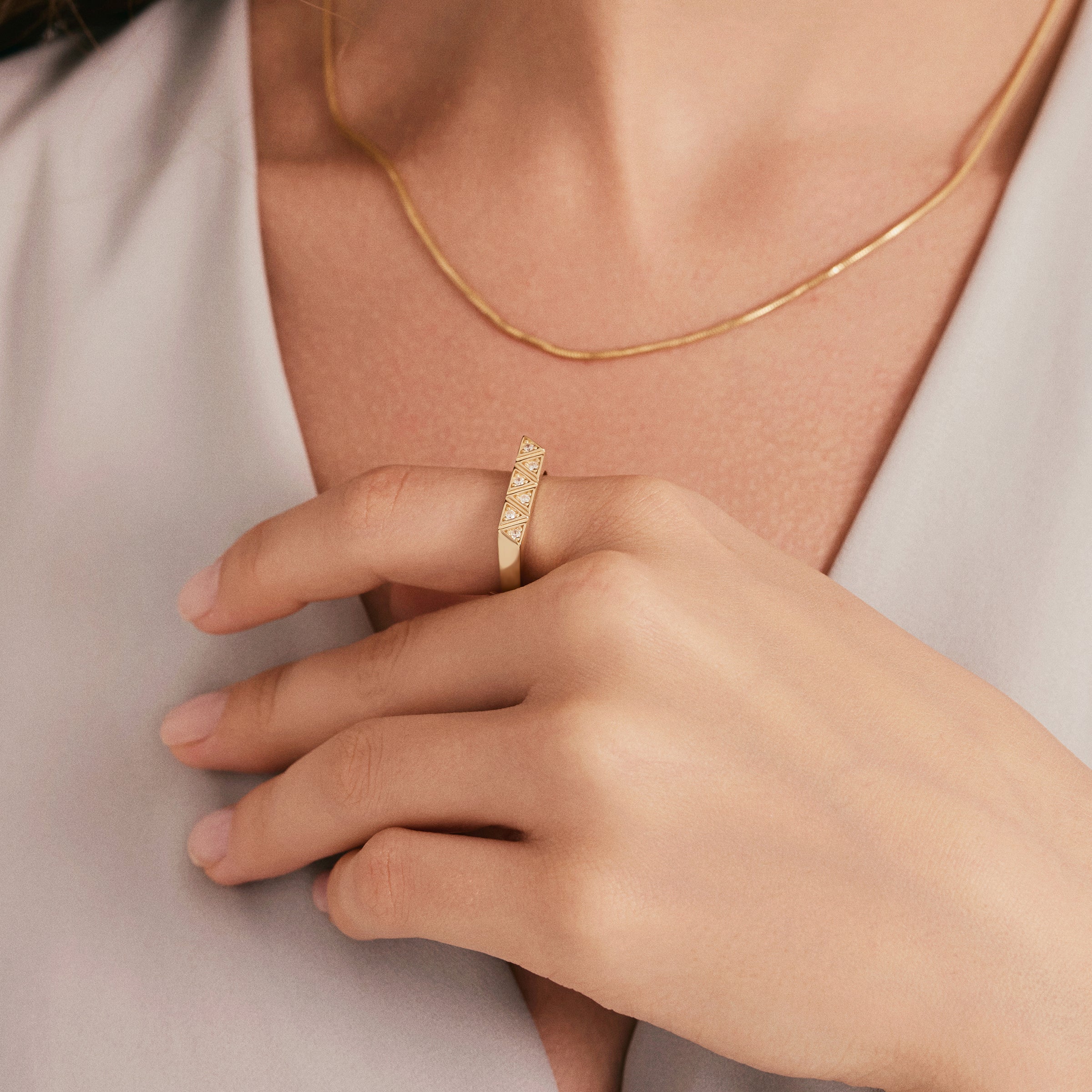 Minimalist Tasarım Altın Yüzük