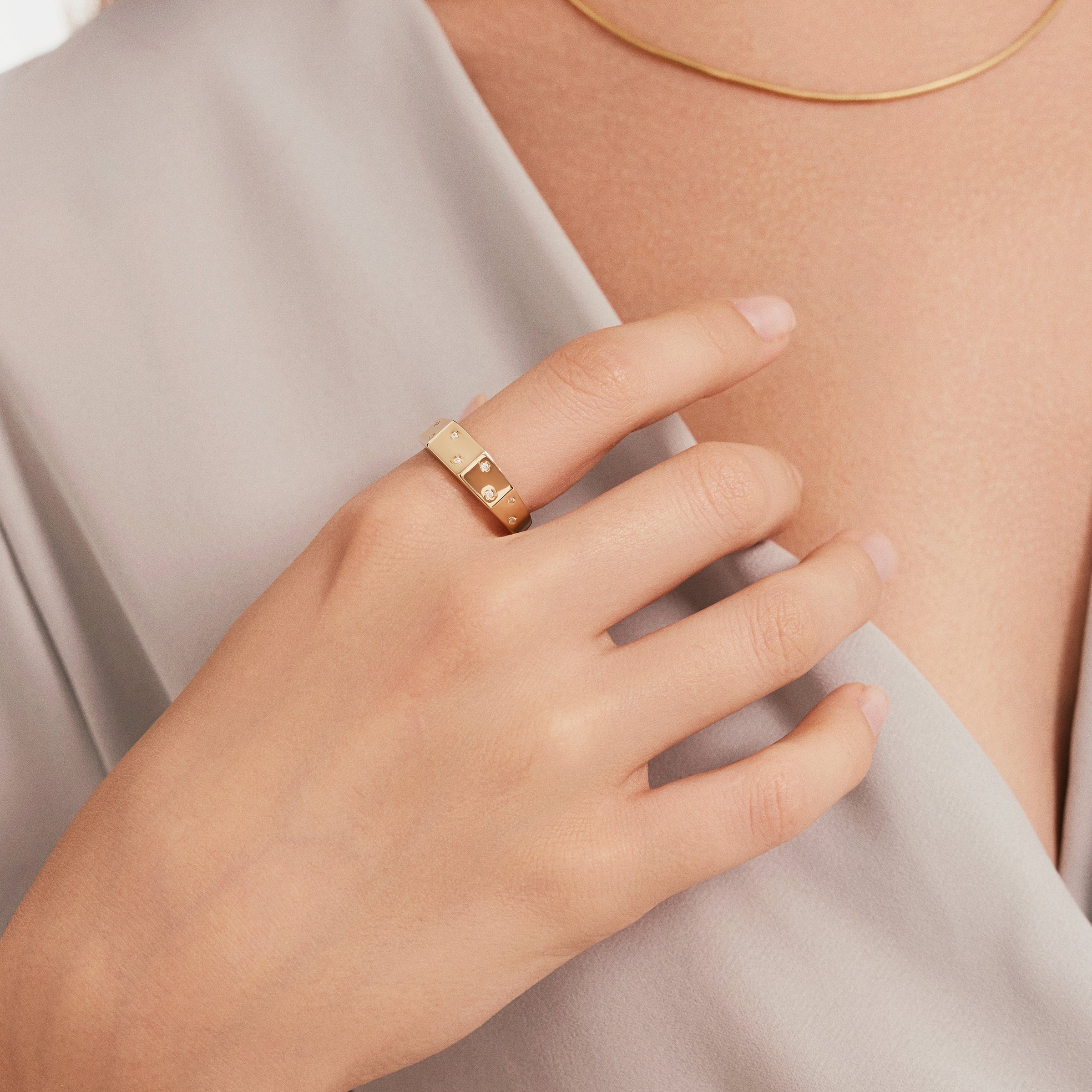 Minimal Tasarım Altın Yüzük