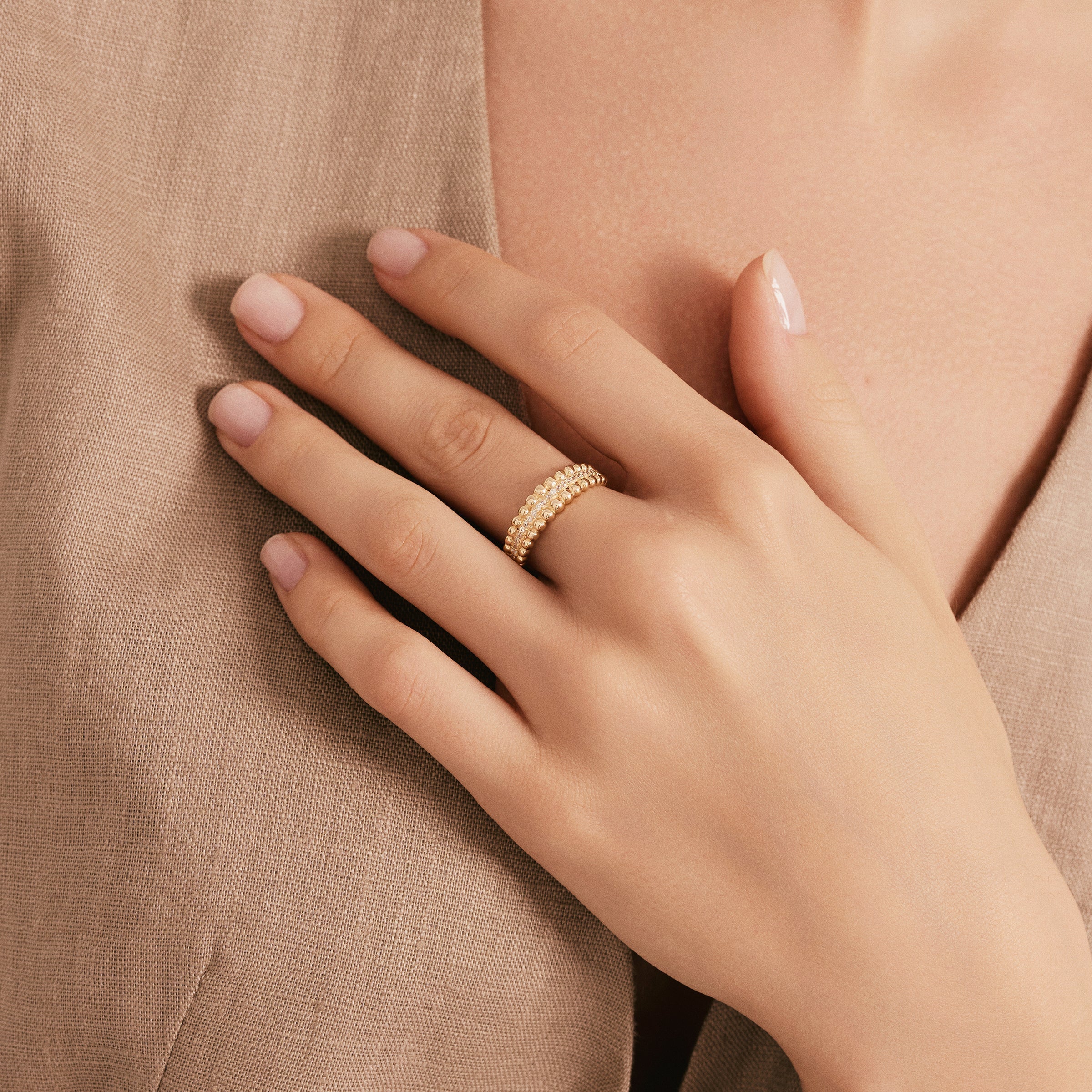 Toplu Sıra Taşlı Altın Yüzük