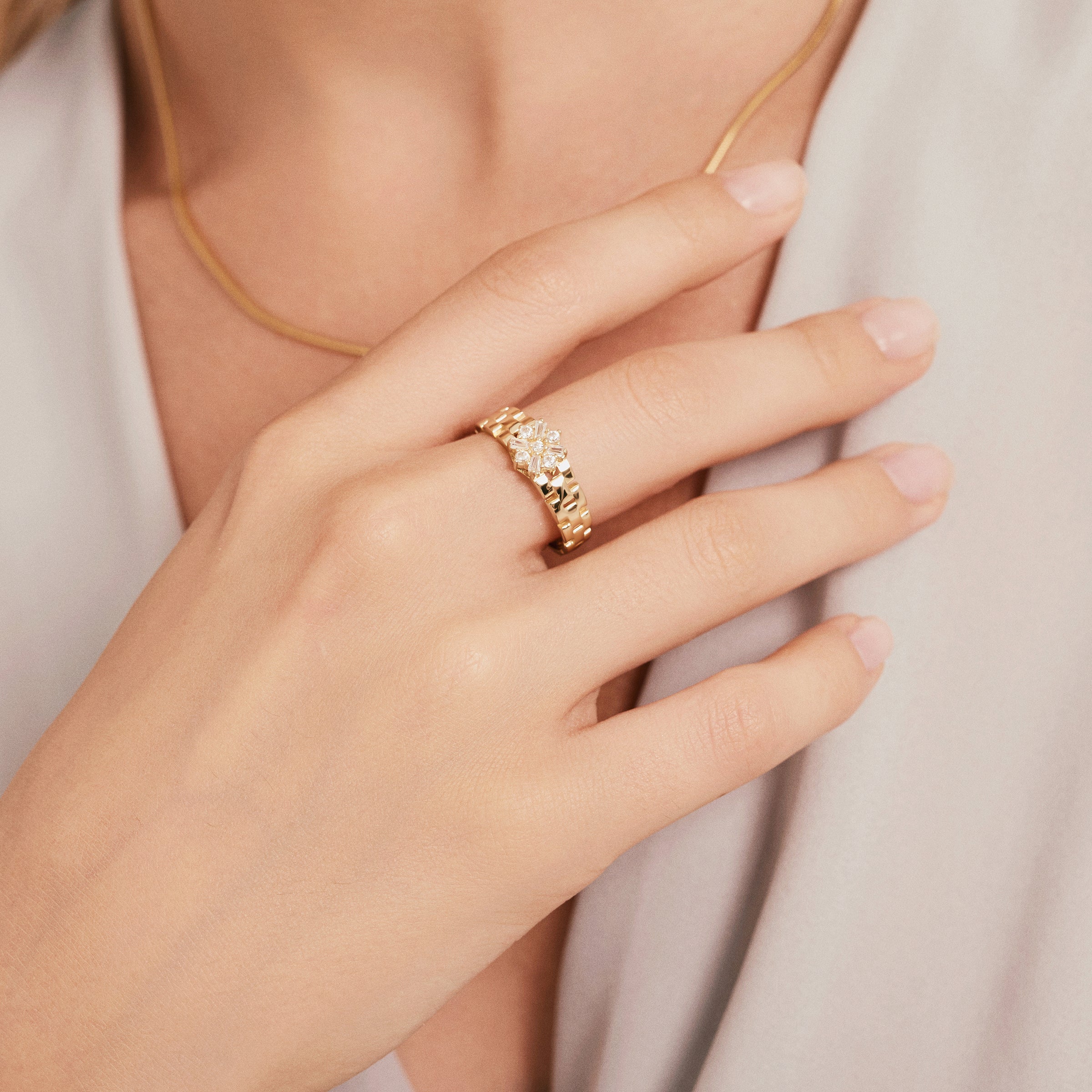 Elegant Çiçek Altın Yüzük