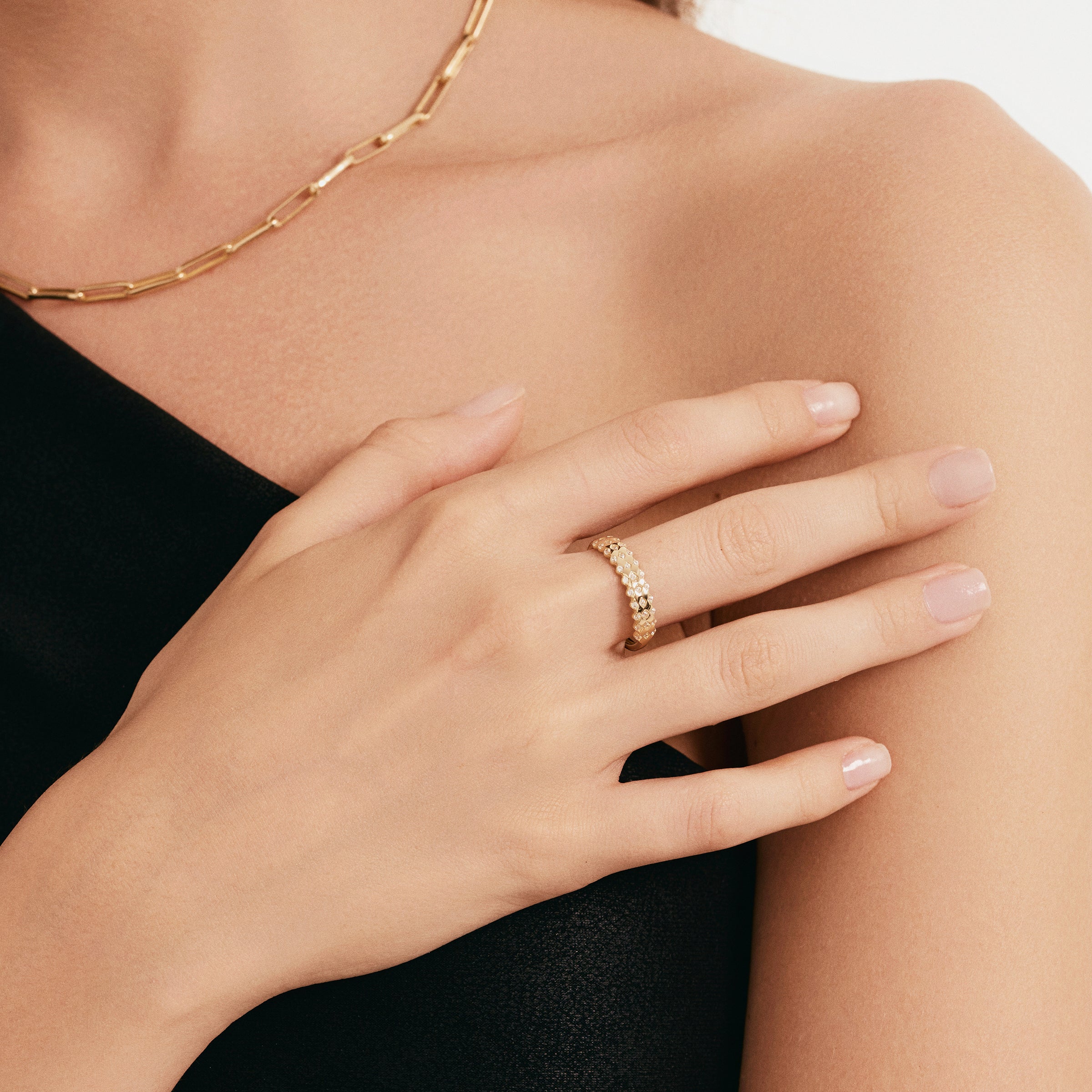 Sıralı Taşlı Altın Yüzük