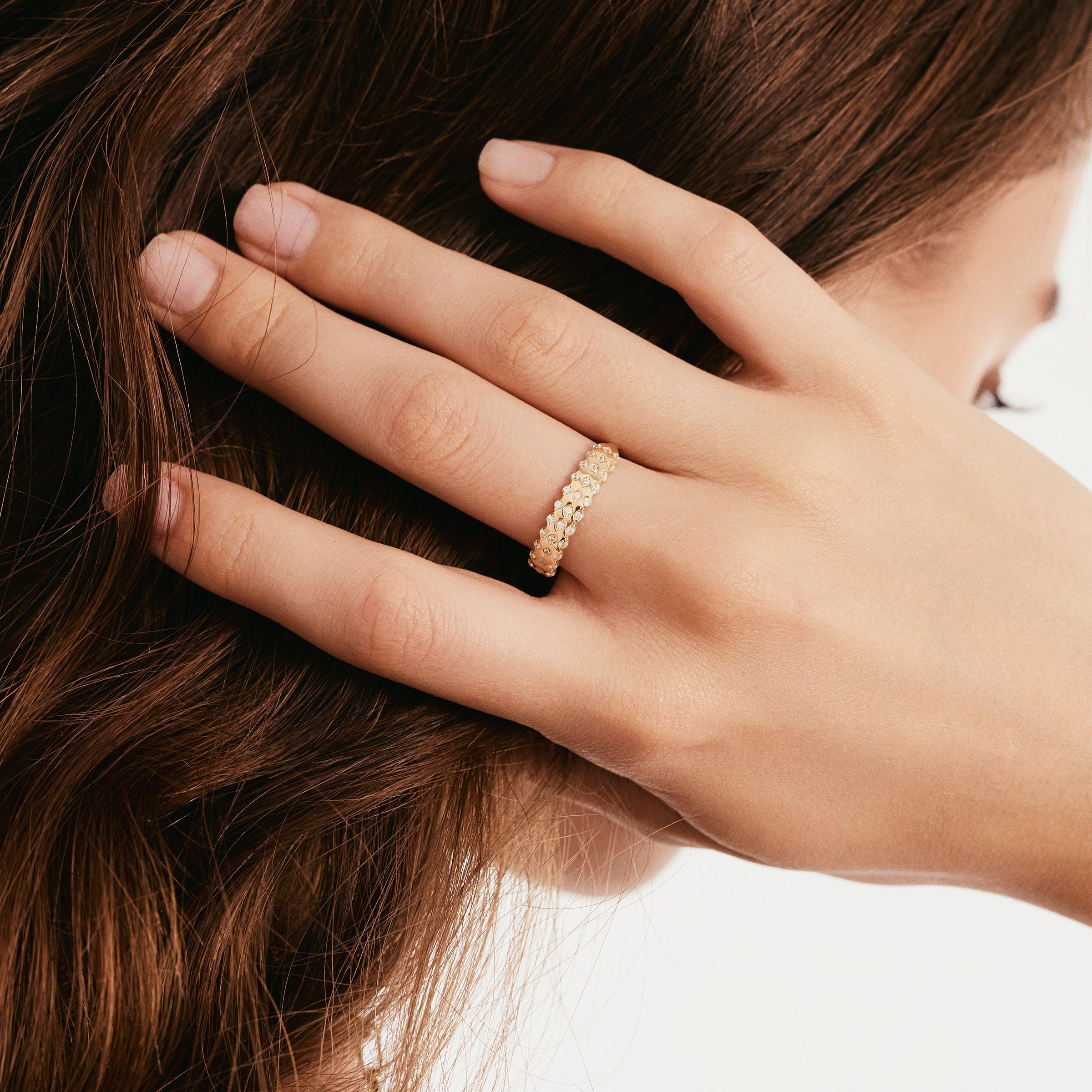 Sıralı Taşlı Altın Yüzük