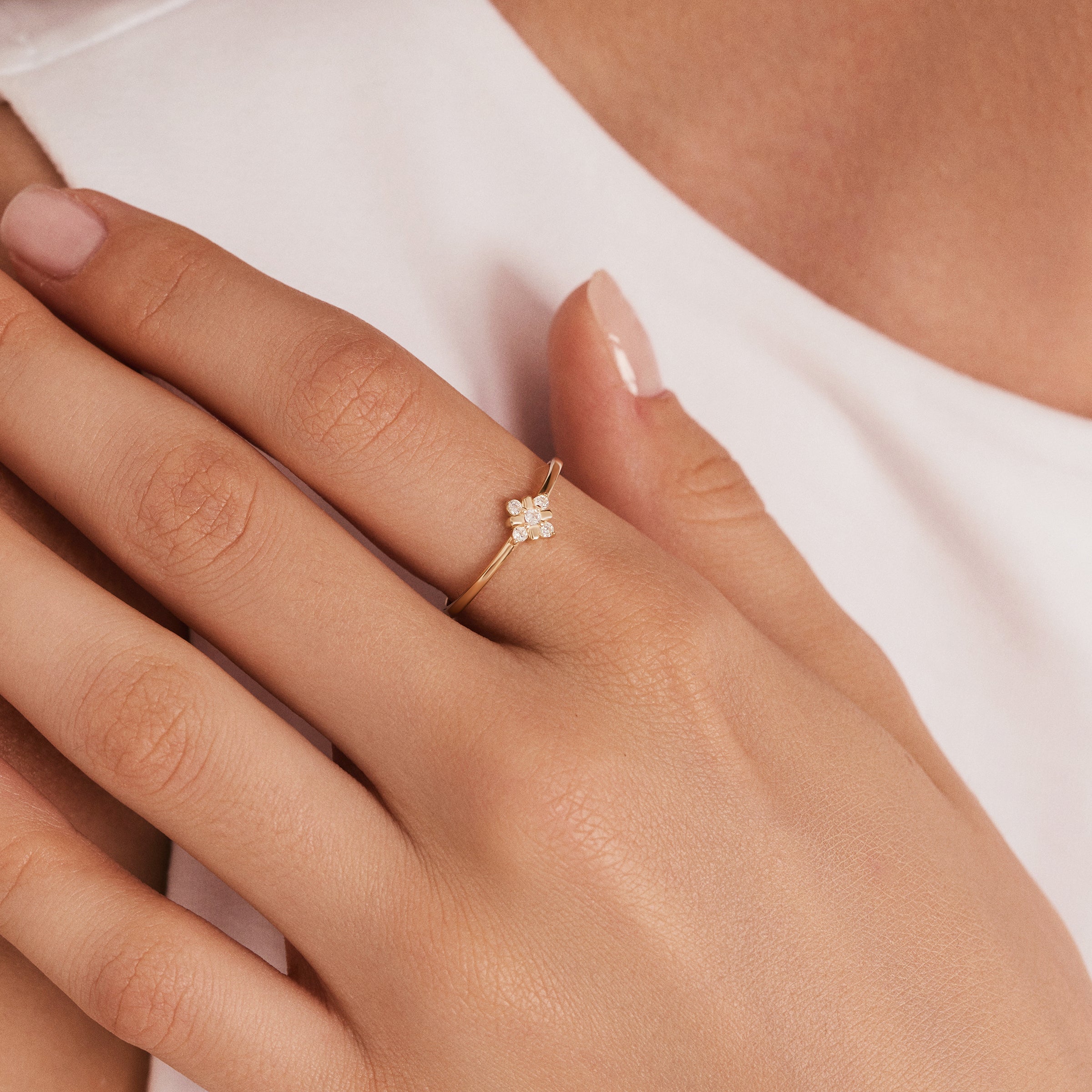 Mini Taşlı Altın Yüzük