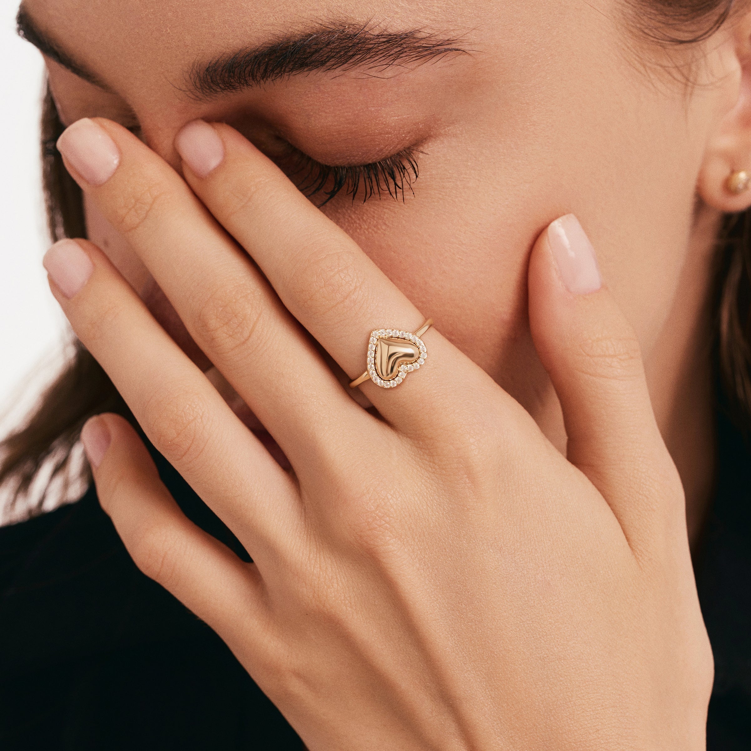 Kalpli Taşlı Altın Yüzük