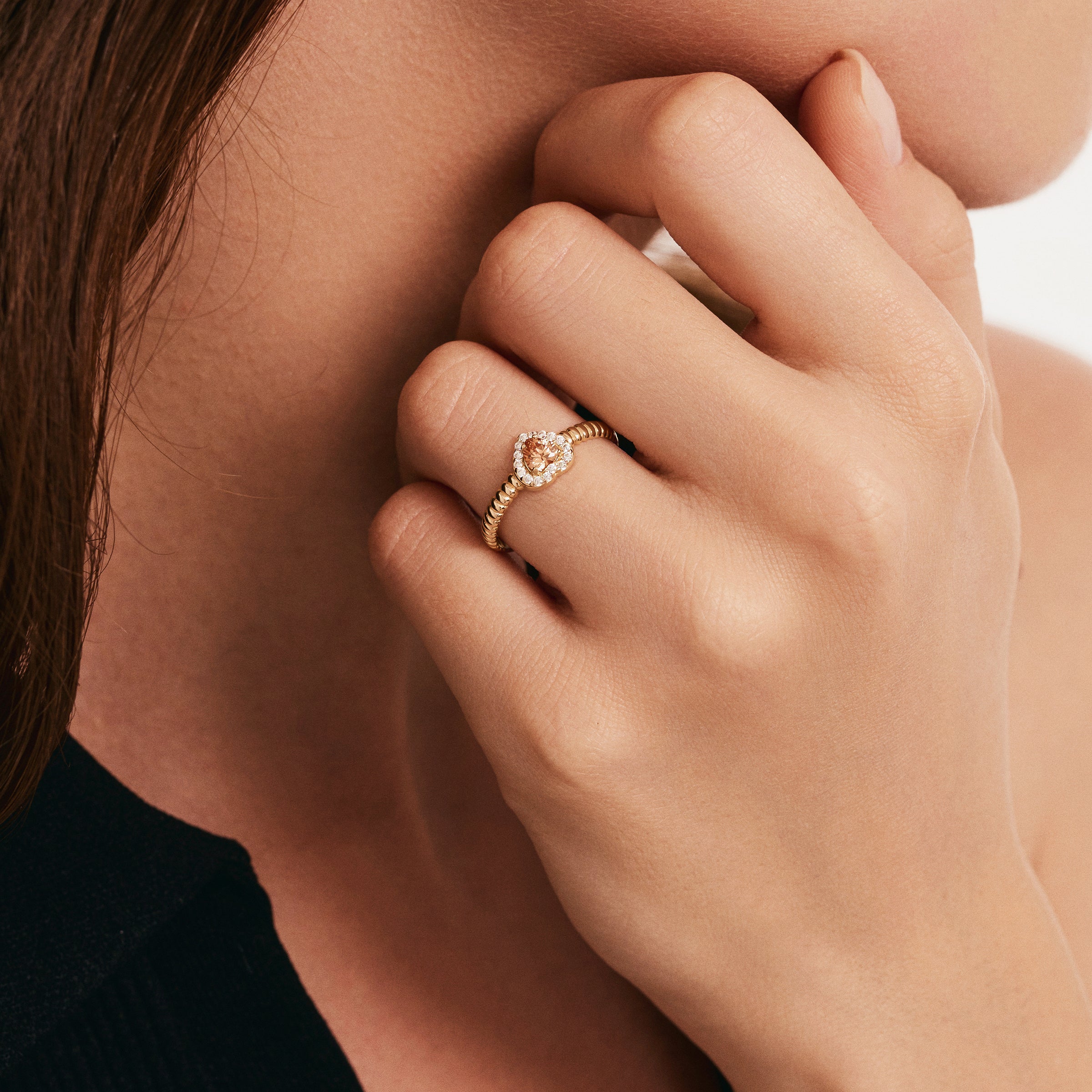 Kalp Taşlı Burgu Altın Yüzük