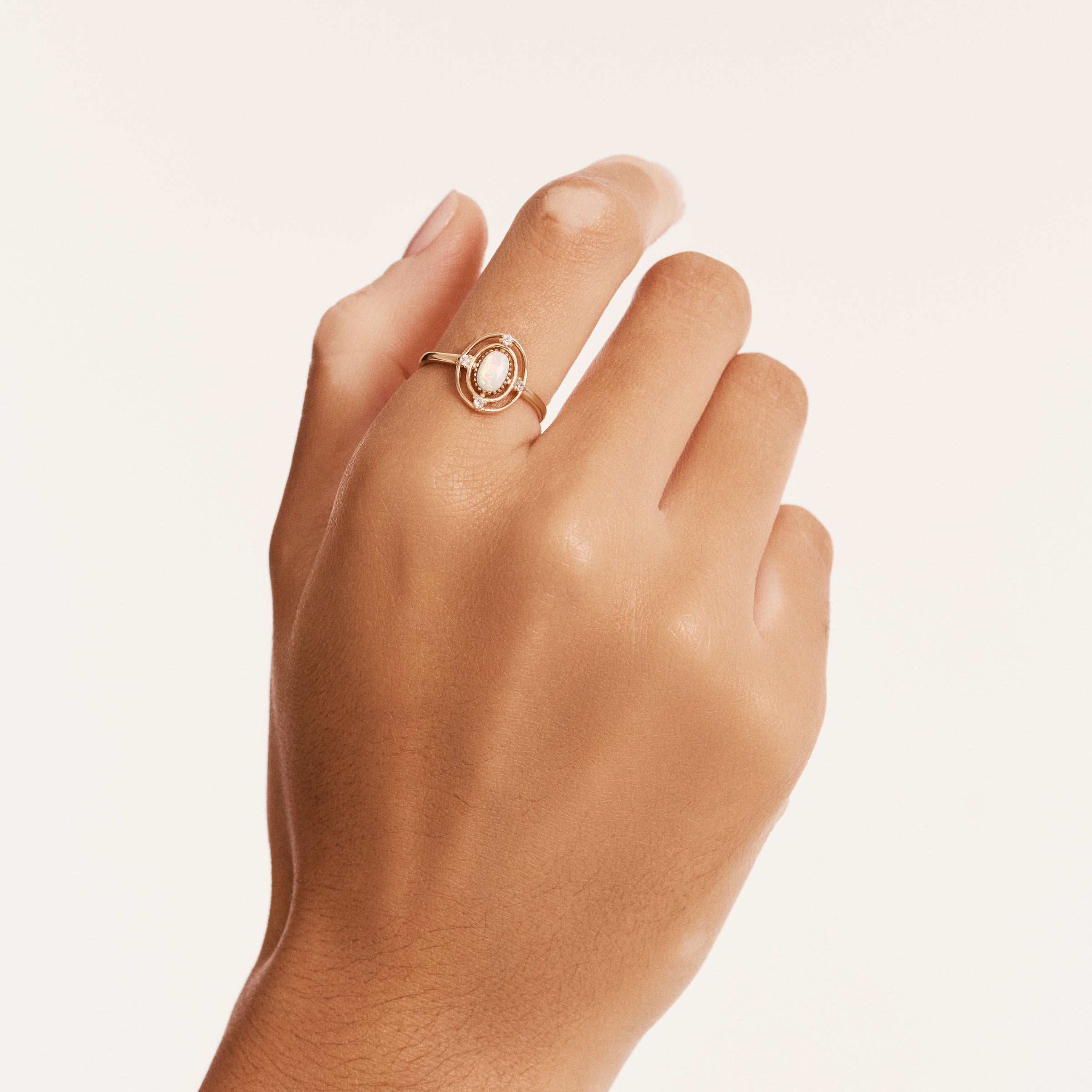 Beyaz Opal Taşlı Altın Yüzük