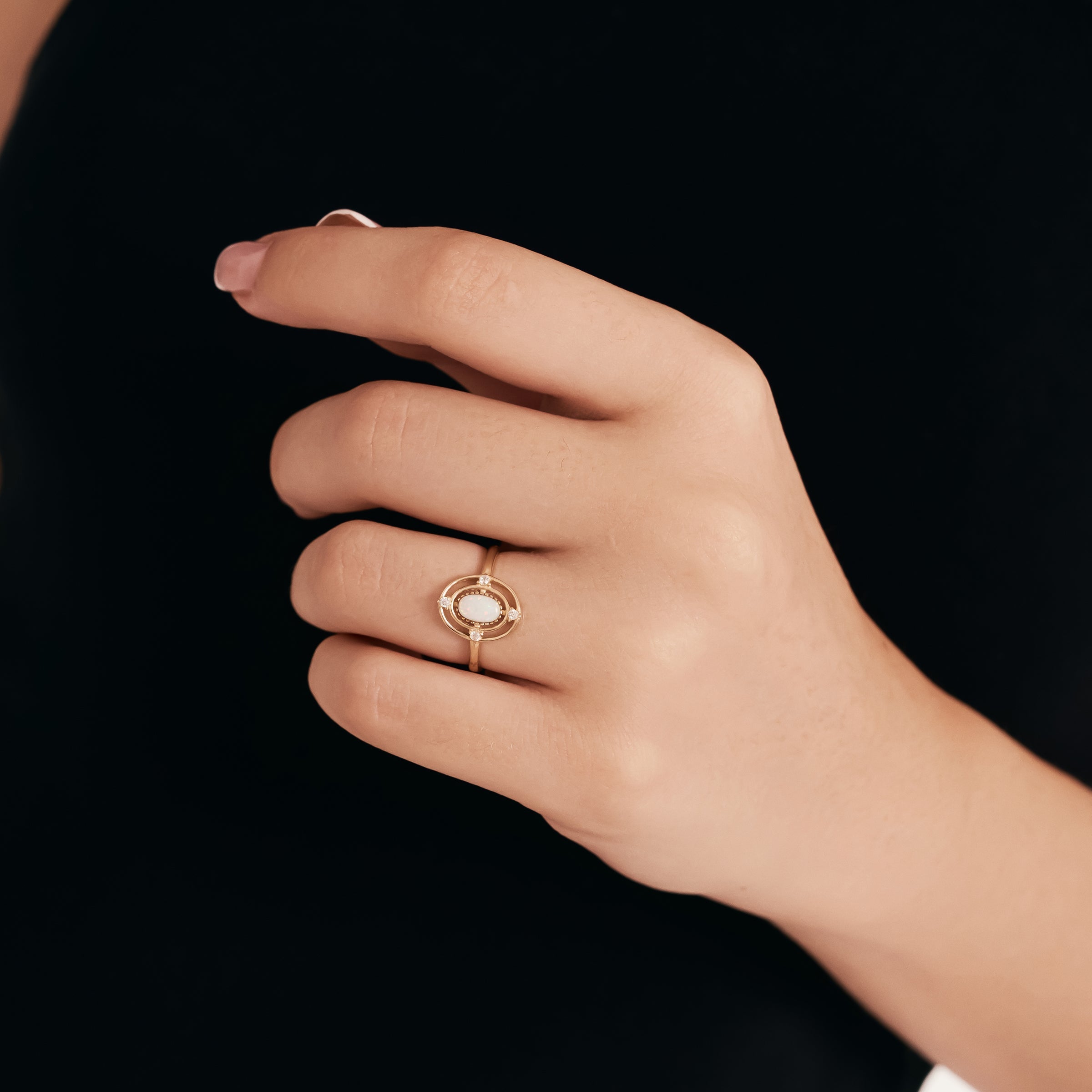 Beyaz Opal Taşlı Altın Yüzük