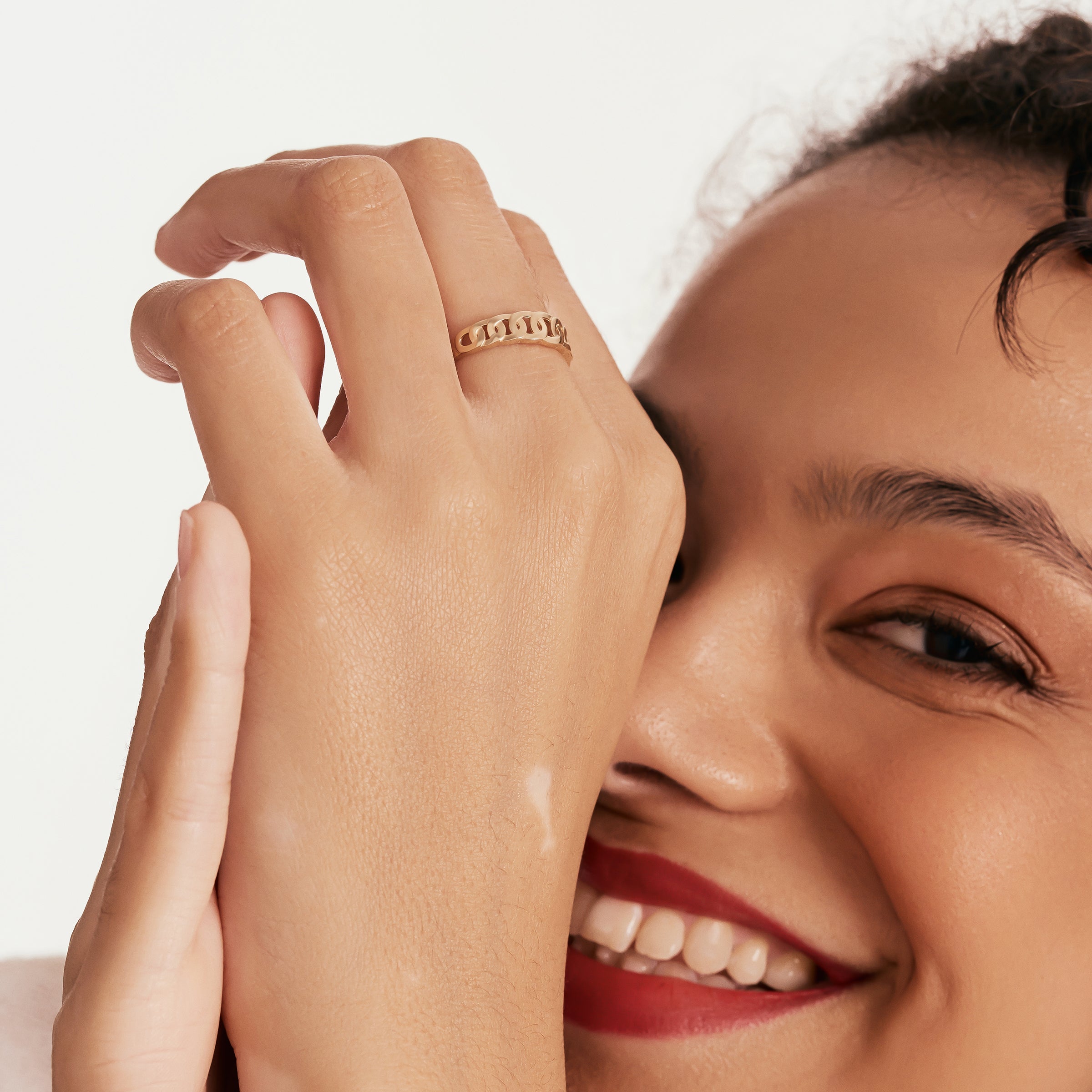 Zincir Desenli Altın Yüzük