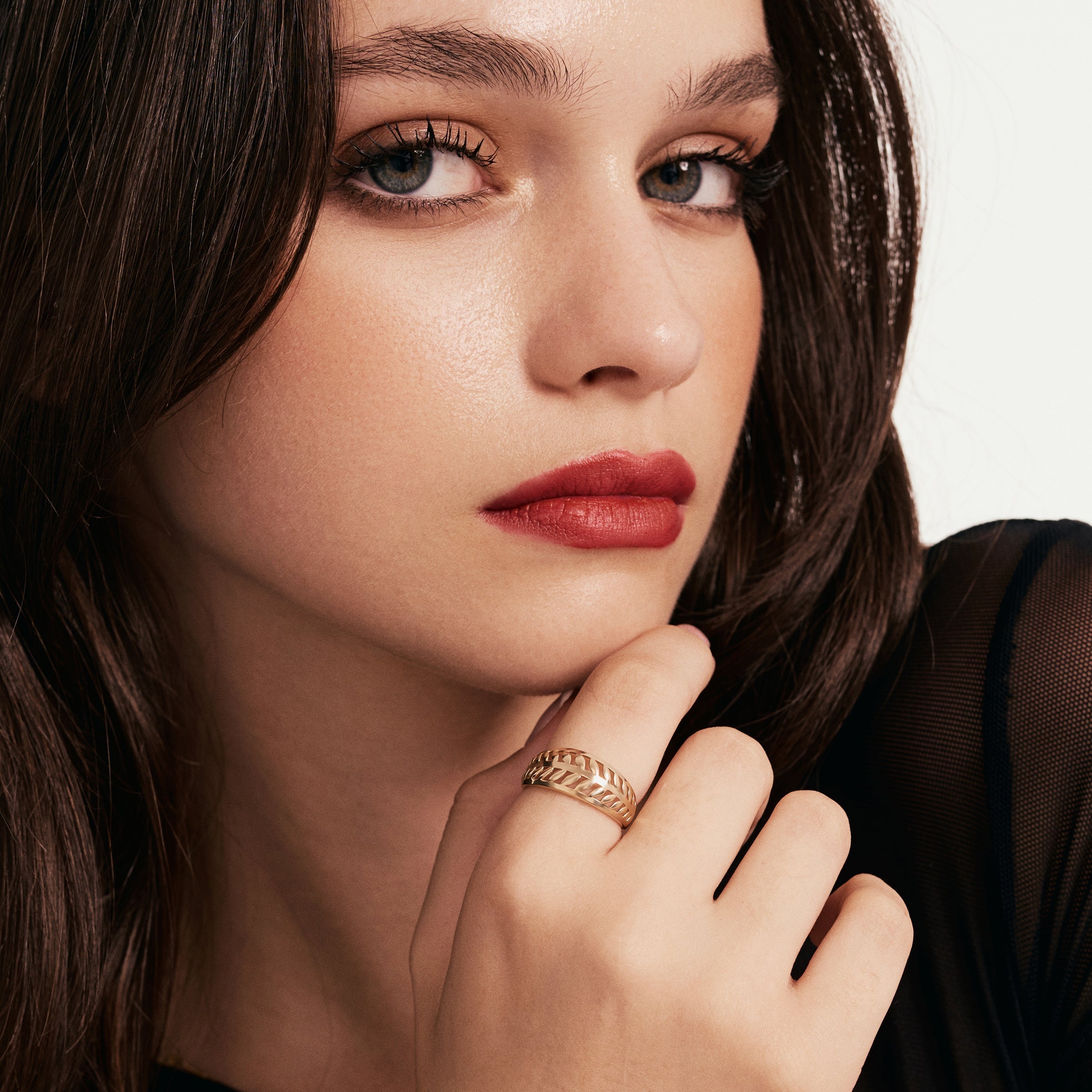 Yaprak Desenli Altın Yüzük