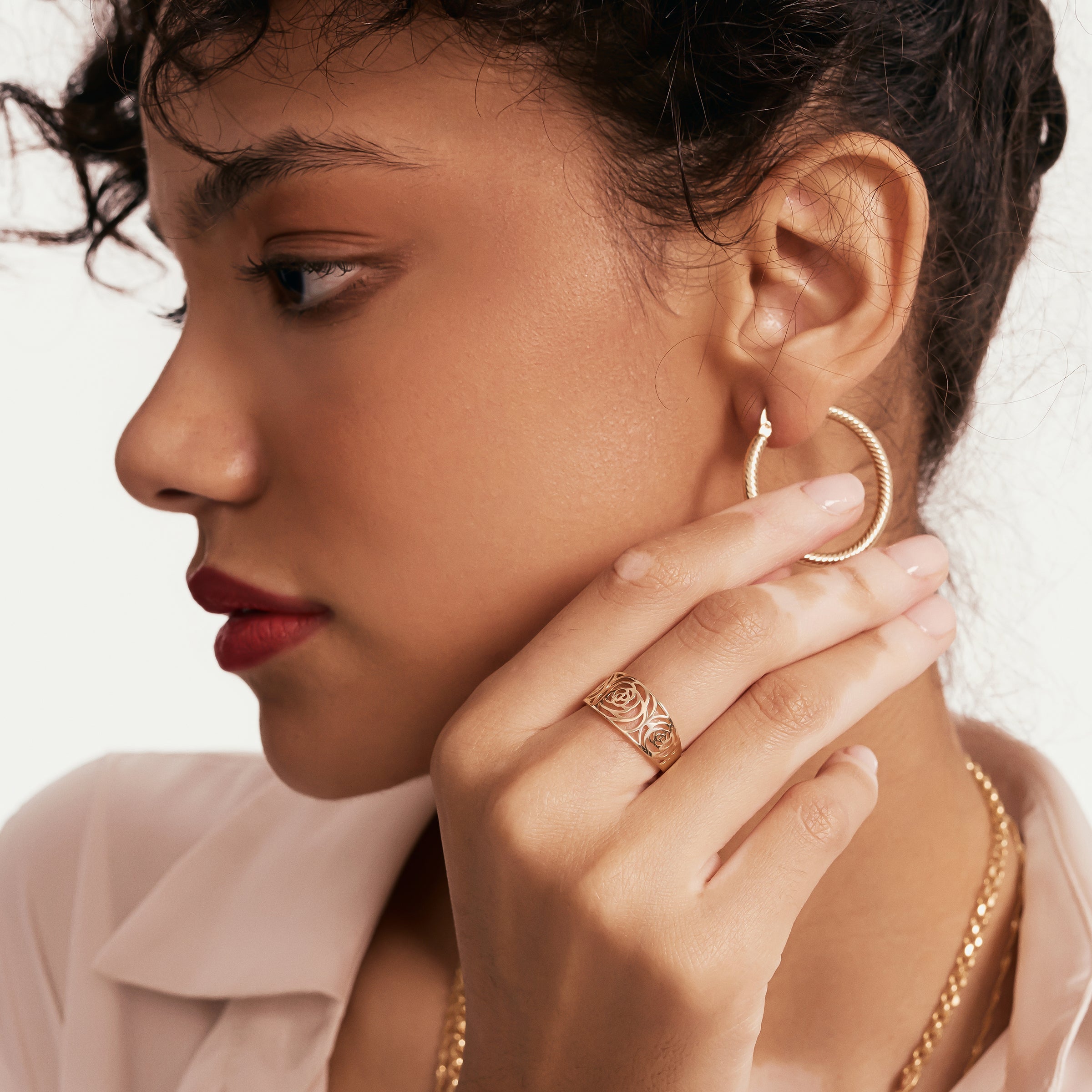 Gül Motifli Altın Yüzük