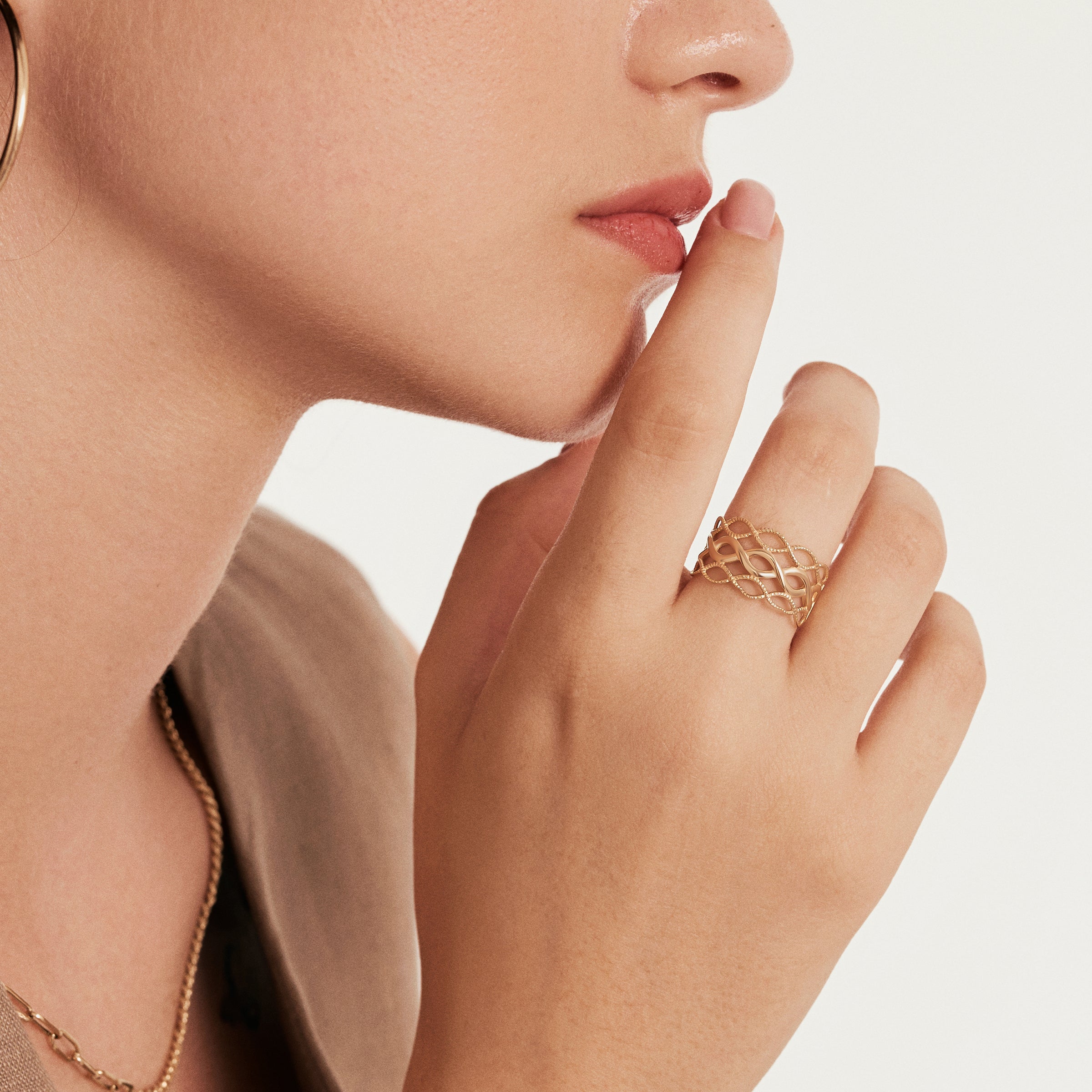 Motif Tasarımlı Altın Yüzük