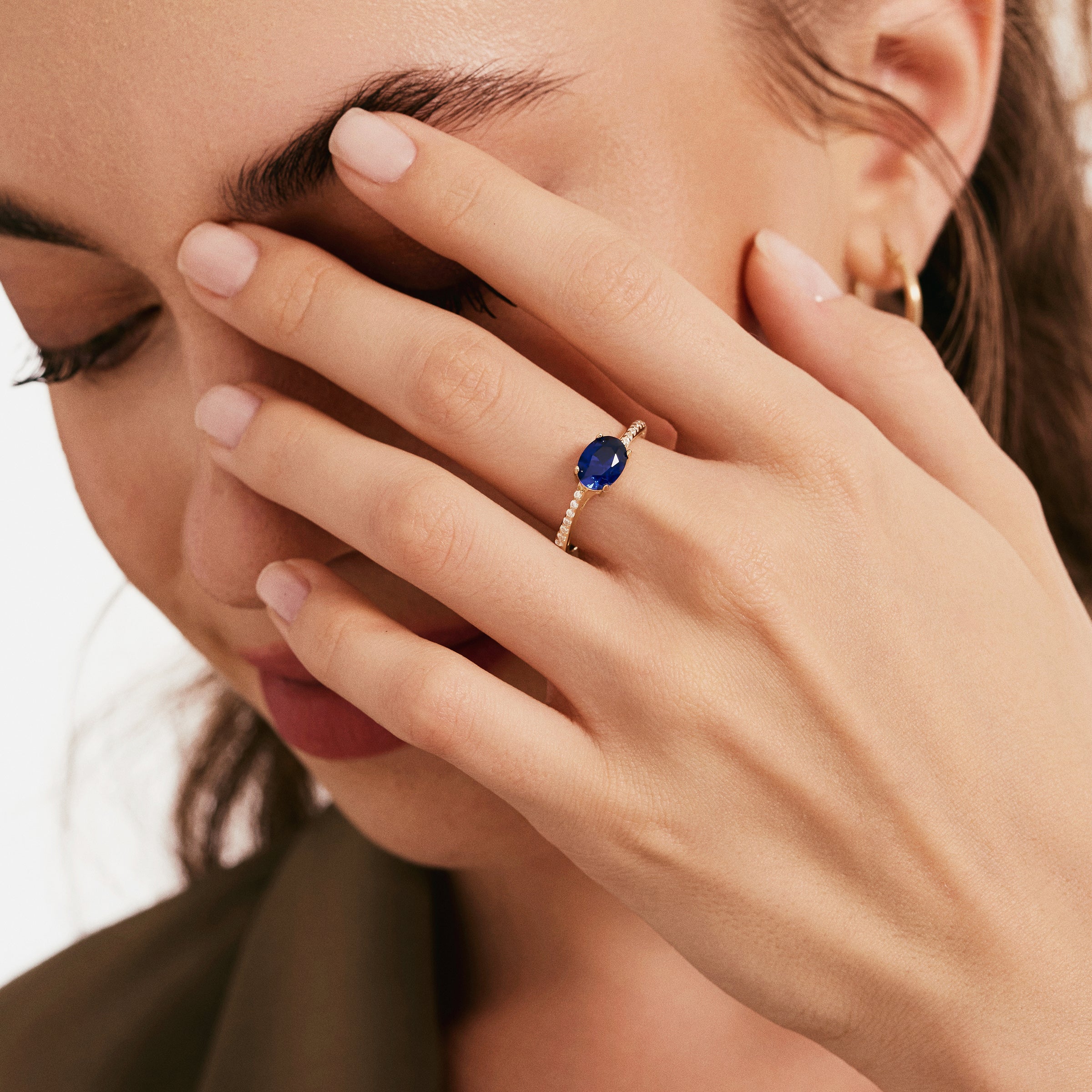 Oval Kesim Safir Tektaş Yüzük